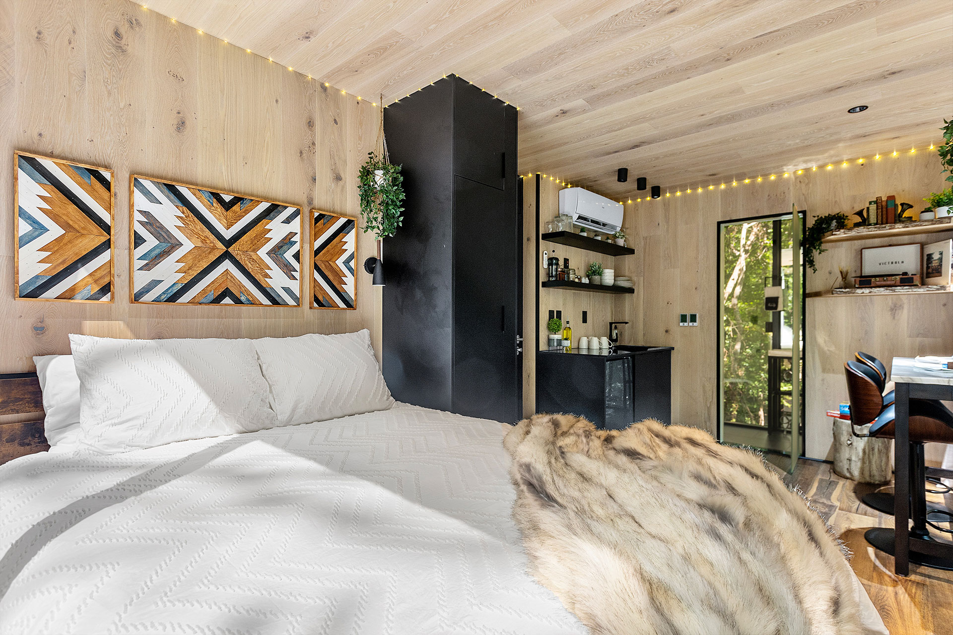Mirror Cabin at BOLT FARM Treehouse