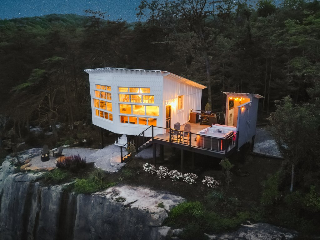A Retreat for Couples | BOLT FARM Treehouse